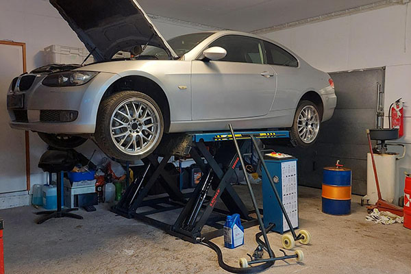 application-pont-elevateur-ciseaux-course-courte-x40-kroemer
